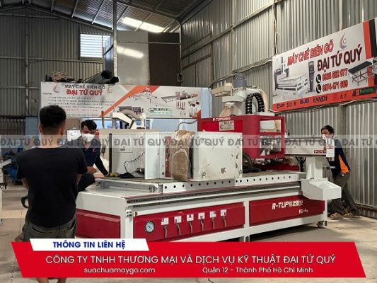 ban-giao-may-cnc-1-dau-thay-dao-tu-dong-cu-tai-xuong-noi-that-phu-my-khang (1)